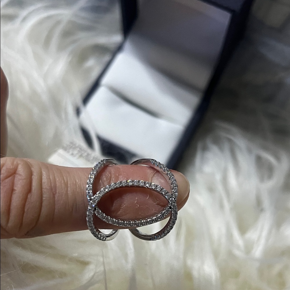 Elegant Silver Interlocking Ring - image 4
